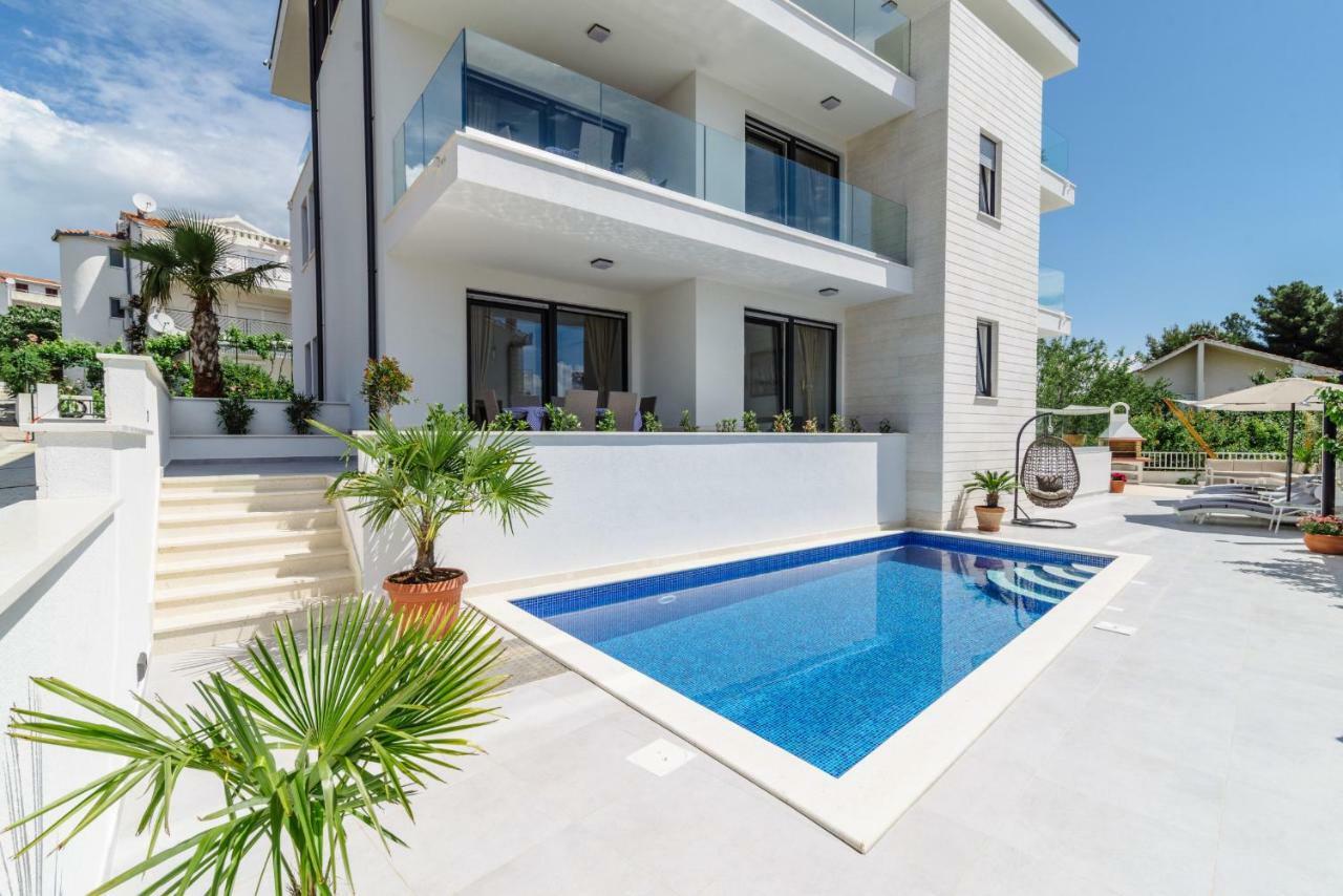 Apartments Villa Dalmatia Трогір Екстер'єр фото